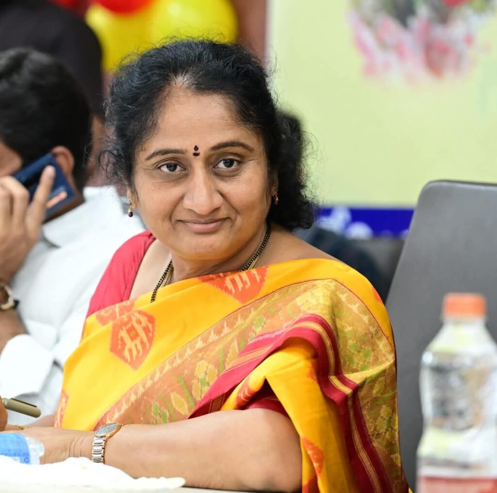 ఏటికొప్పాక కళకు మరింత ఊతం : మంత్రి సవిత