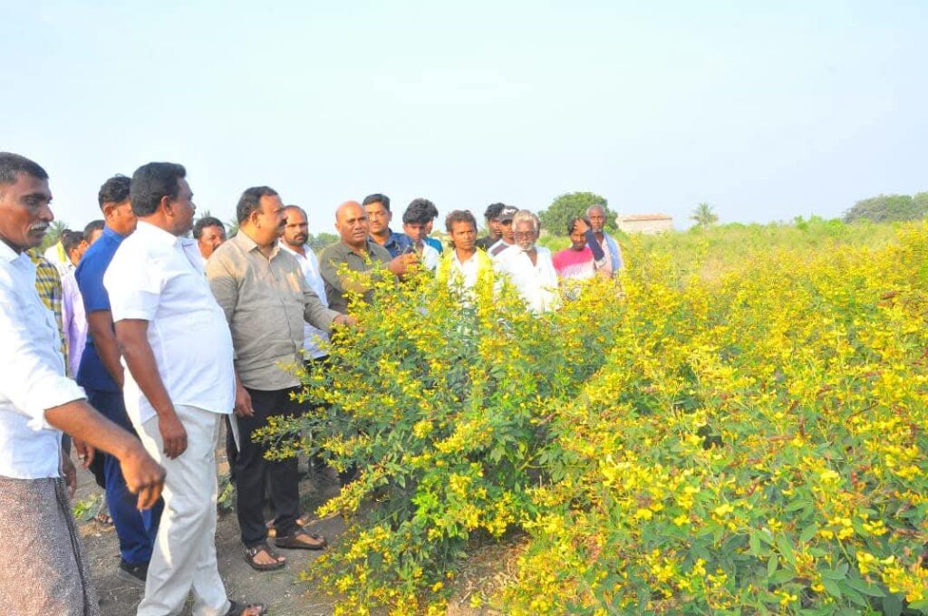 ఆచార్య ఎన్జీరంగా అగ్రికల్చర్ యూనివర్సిటీ కేంద్రాన్ని సందర్శించిన ఎమ్మెల్యే యరపతినేని 