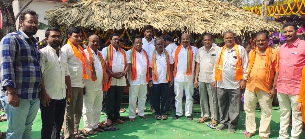 రథోత్సవ ఏర్పాట్లు పరిశీలించిన ఆర్యవైశ్య ప్రముఖులు