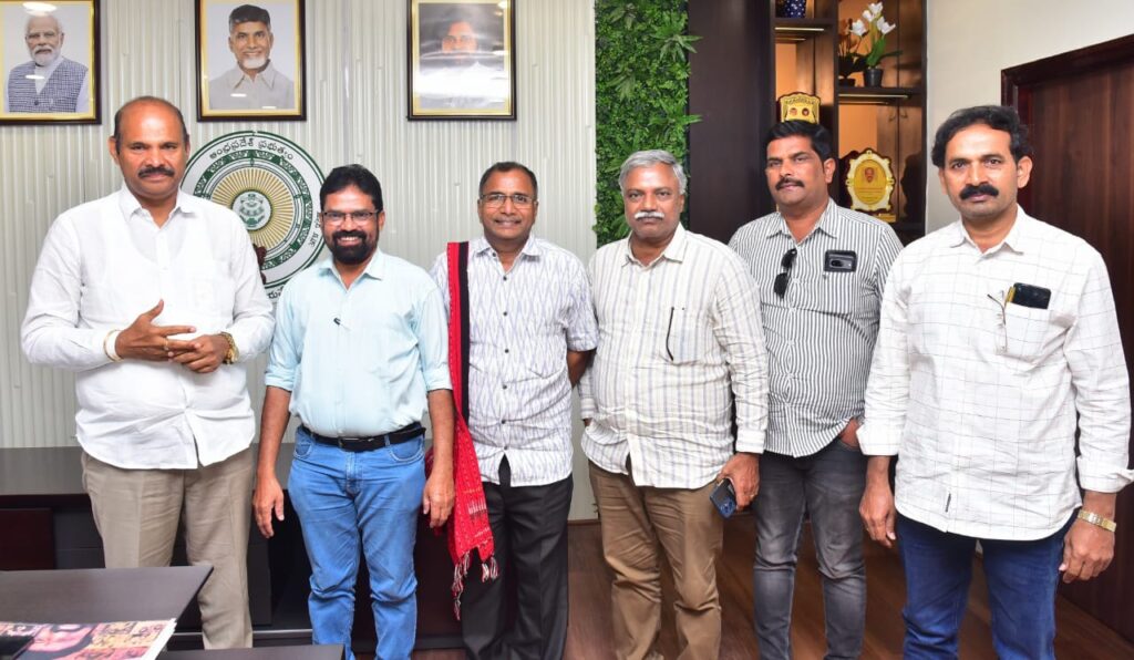 త్వరలోనే అక్రెడిటేషన్ల జీవో  – మంత్రి కొలుసు పార్థసారథి హామీ