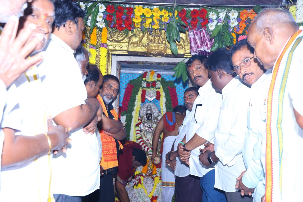 వైభవంగా మార్కాపురంలోని శ్రీ వాసవీ కన్యకాపరమేశ్వరి అమ్మవారి ఆలయంలో ఆత్మార్పణ దినోత్సవ ఉత్సవం