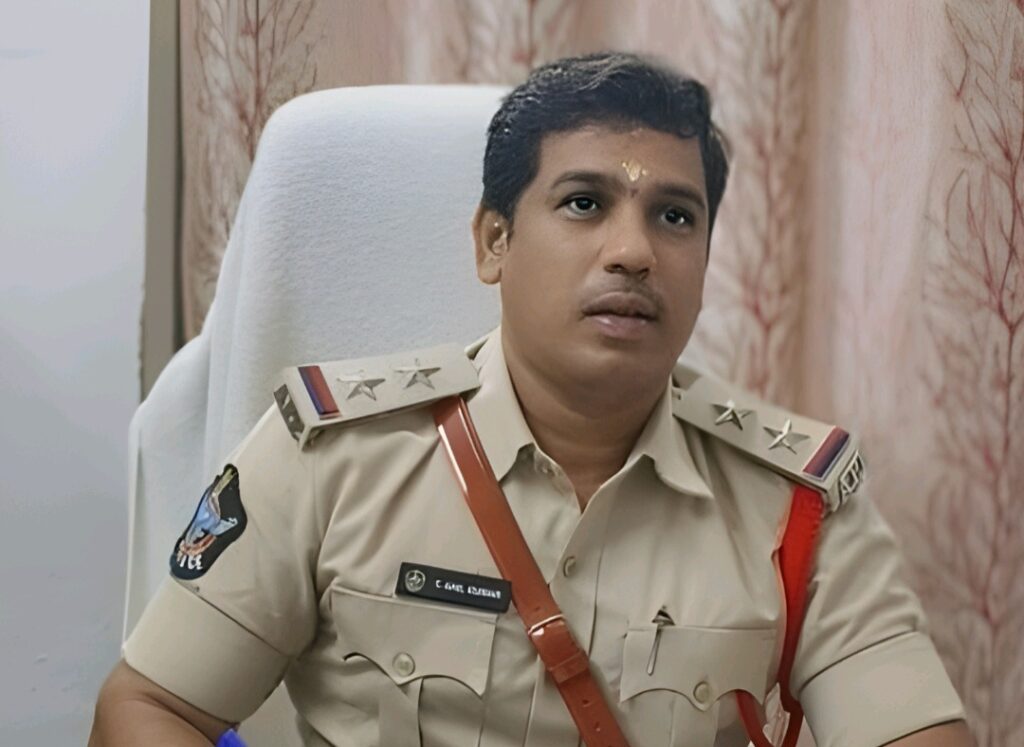వాహనదారులు తప్పనిసరిగా హెల్మెట్ ధరించాలి