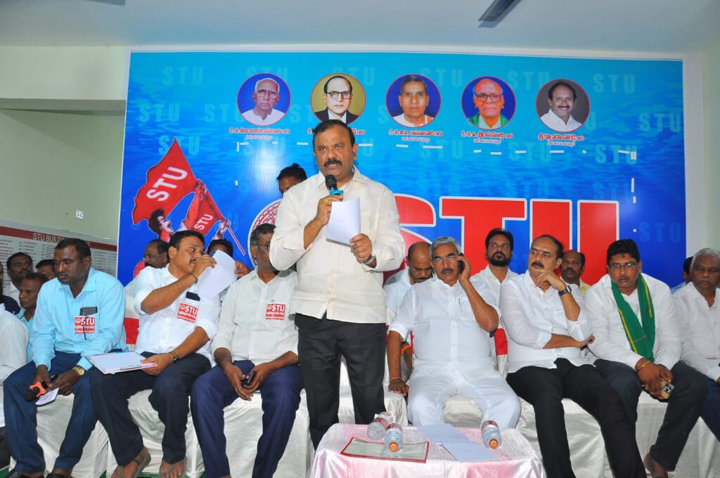 పిడుగురాళ్ళ పట్టణంలో గ్రాడ్యుయేట్స్ ఎన్నికల ప్రచారంలో పాల్గొన గురజాల శాసనసభ్యులు శ్రీ యరపతినేని శ్రీనివాసరావు గారు, కూటమి ఎమ్మెల్సీ అభ్యర్థి శ్రీ ఆలపాటి రాజేంద్రప్రసాద్ గారు
