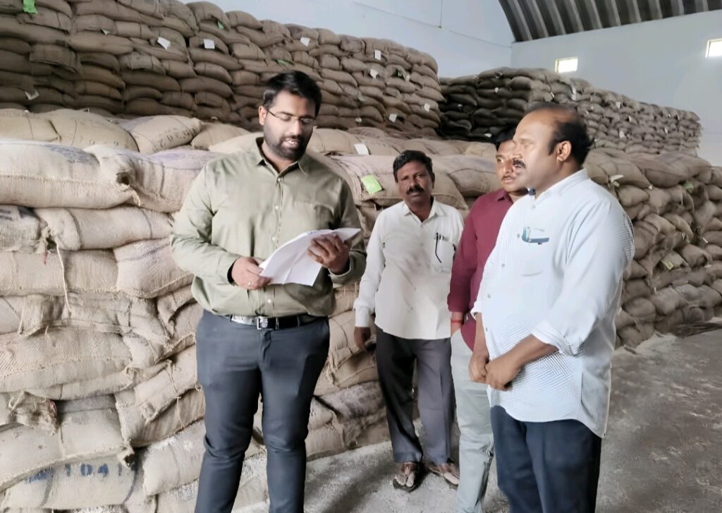 పౌర సరఫరాల గోదామును సబ్ కలెక్టర్ తనిఖీ