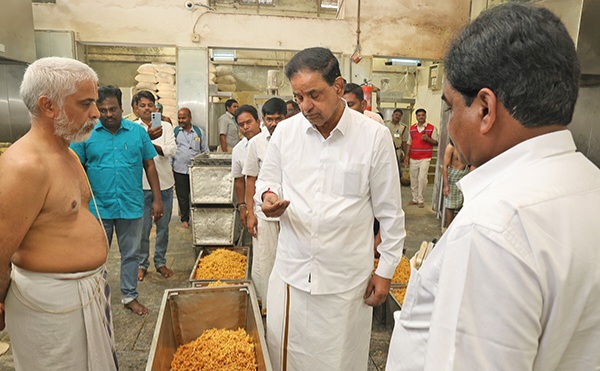 తిరుమలలో టీటీడీ చైర్మన్ ఆకస్మిక తనిఖీలు