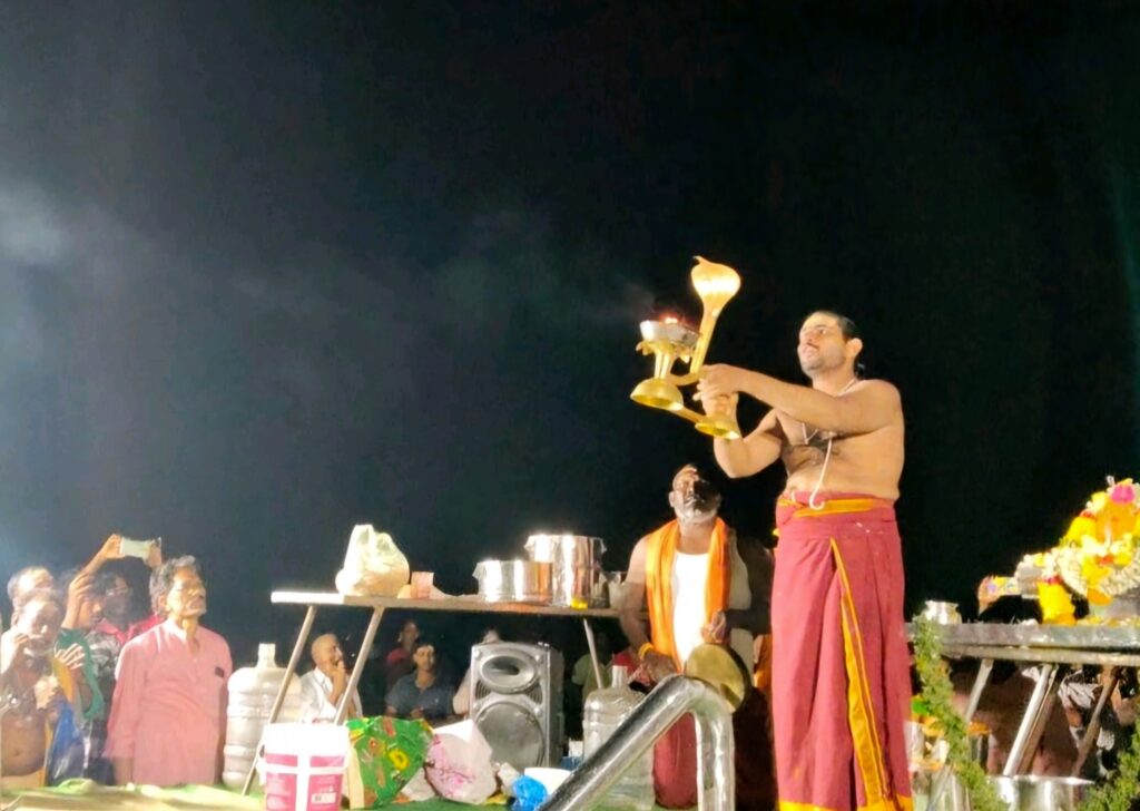 చీరాల వాడరేవులో సముద్ర హారతి కార్యక్రమం
