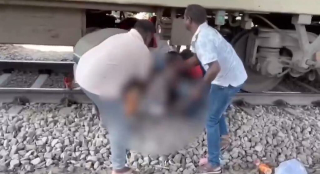చీరాలలో యువకుడిని ఢీ కొట్టిన రైలు