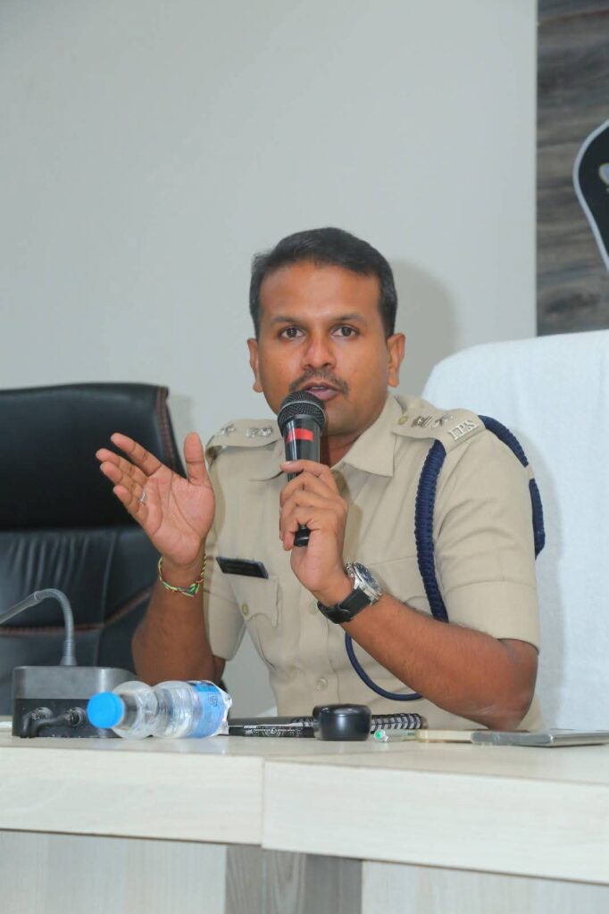 వడ్లమూడి క్వారీ తిరునాళ్ళ సందర్భంగా వాహనదారులకు చేబ్రోలు పోలీసువారి సూచనలు