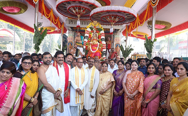 గరుడవాహనం పై శ్రీ మలయప్ప కటాక్షం