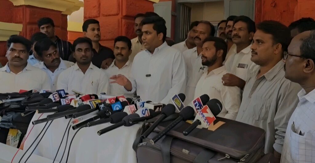 మత్స్యకారులకు ఎలాంటి ఇబ్బంది లేకుండా చూస్తాం