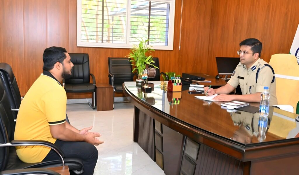 సాఫ్ట్ వేర్ ఉద్యోగం పేరుతో రూ. 3 లక్షలు మోసం
