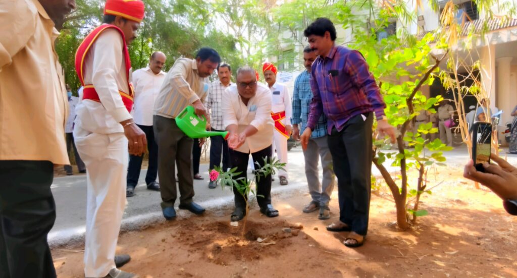 కర్నూలు జిల్లా కోర్టులో స్వచ్ఛ భారత్ కార్యక్రమం