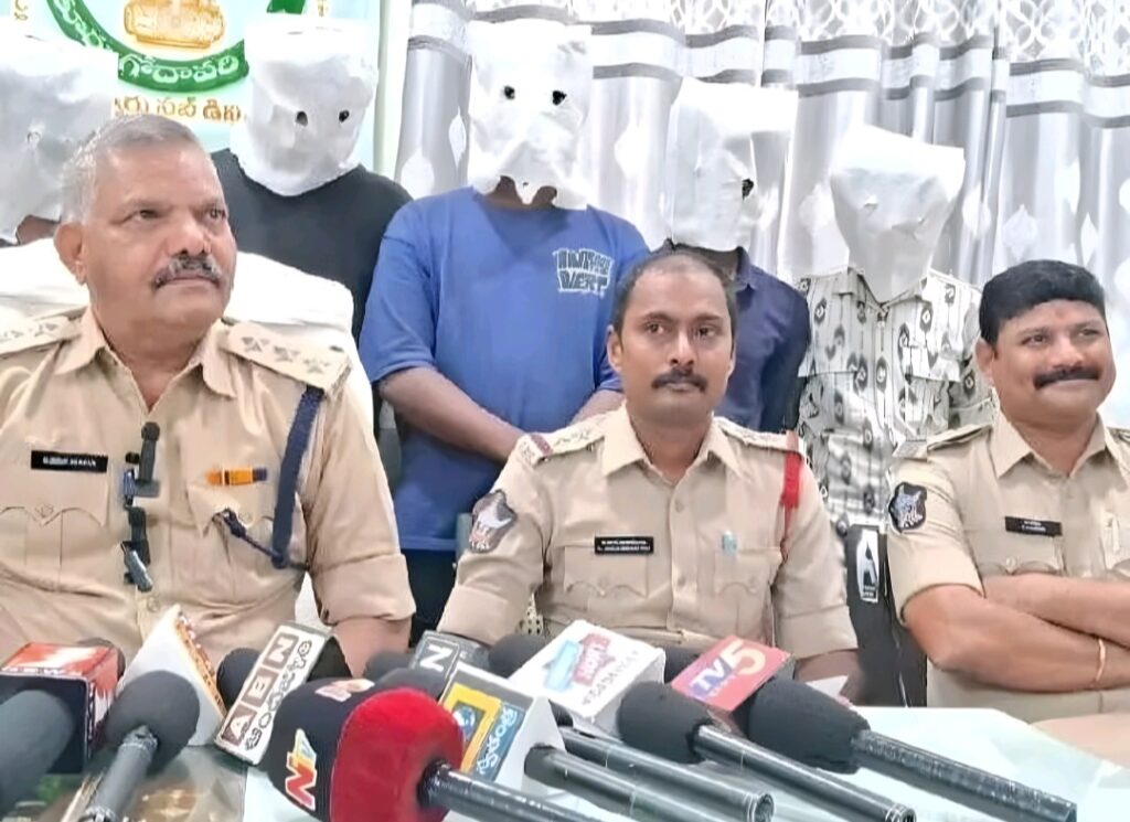 కొవ్వూరులో 10 కేజీల గంజాయి పట్టివేత