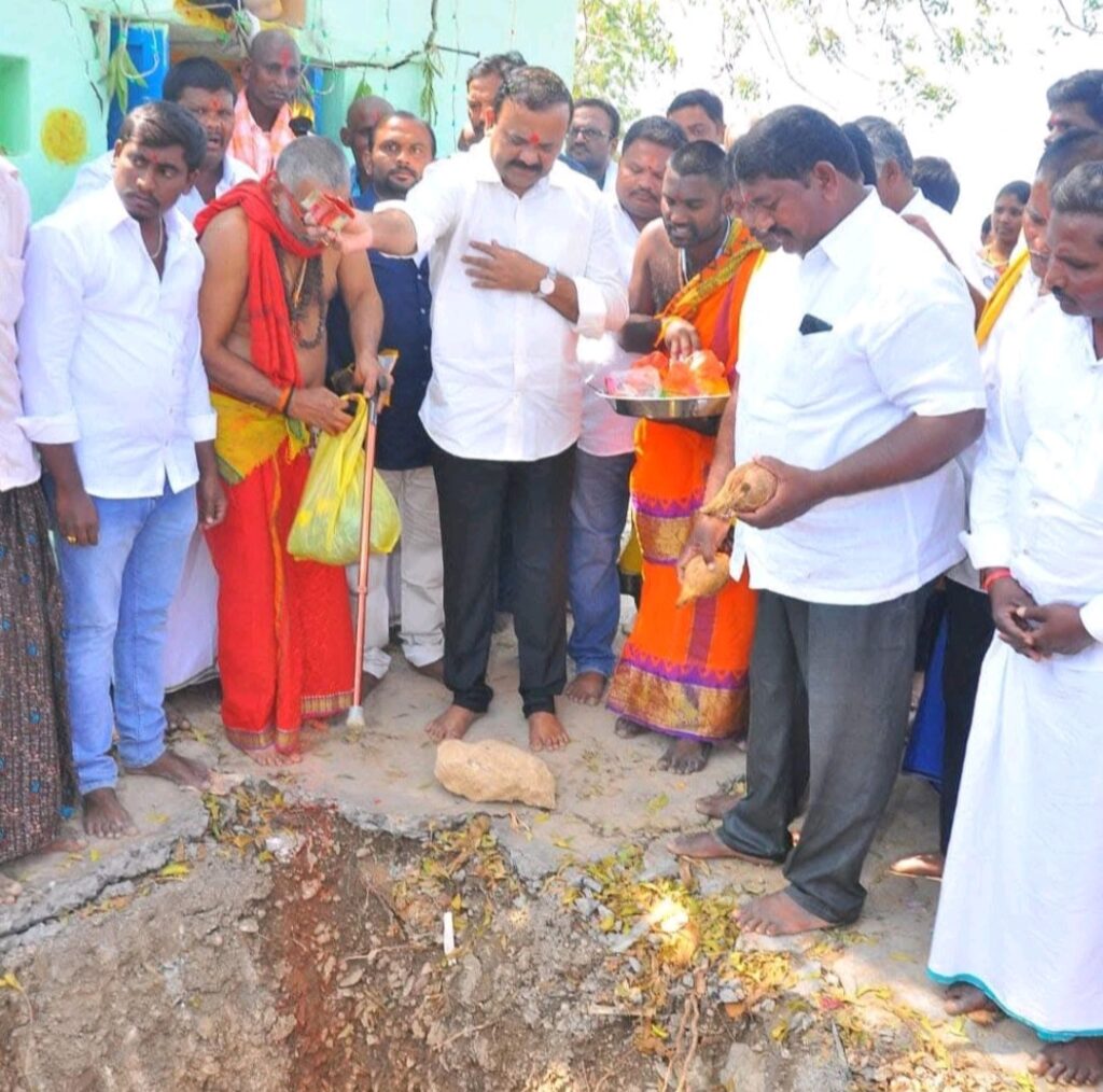 సిమెంట్ రోడ్డు శంకుస్థాపన చేసిన ఎమ్మెల్యే యరపతినేని శ్రీనివాసరావు