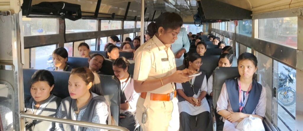 నరసరావుపేటలో వాహనాలు తనిఖీలు చేసిన అధికారులు