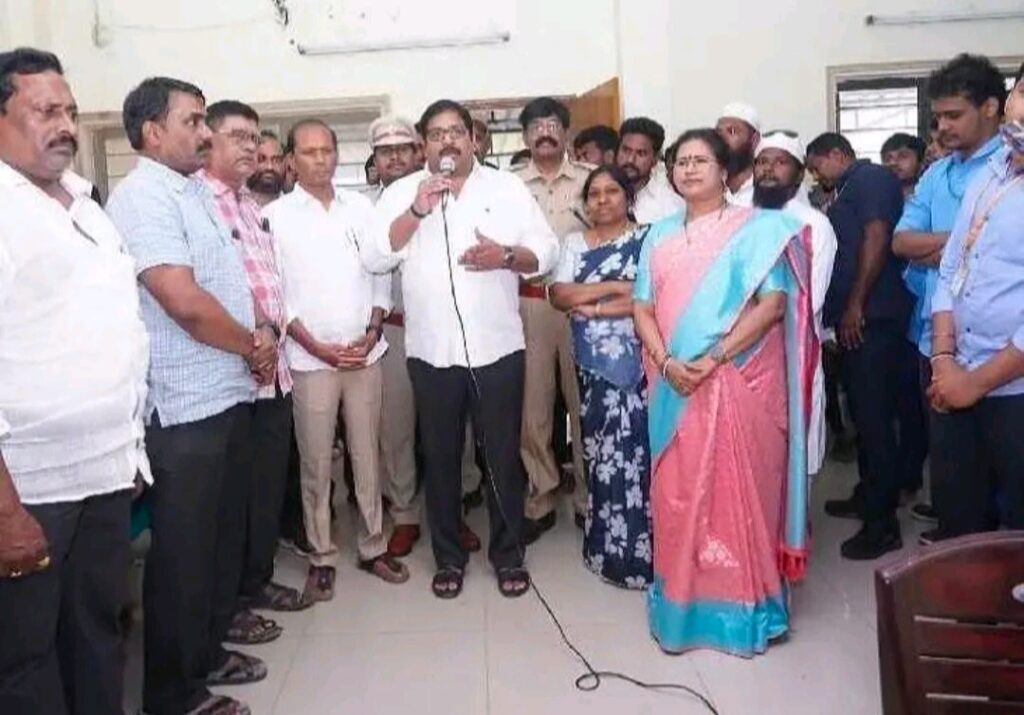 రోడ్డు భద్రత వారోత్సవాల్లో పాల్గొన్న ఎమ్మెల్యే