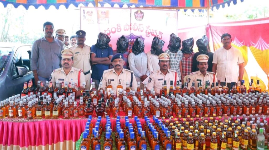 దొంగలించిన మద్యం సీసాలు స్వాధీనం