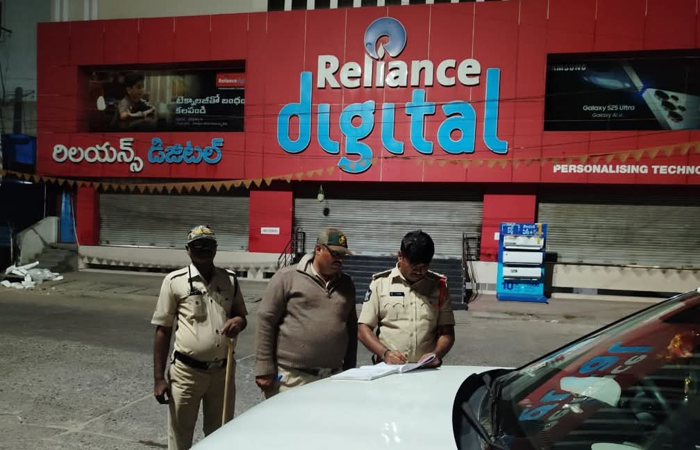 రాత్రి గస్తీ పెంచిన బాపట్ల జిల్లా పోలీసులు