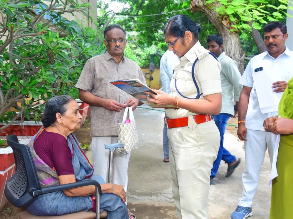 పోలీస్ కమిషనర్ వారి కార్యాలయంలో “ప్రజా సమస్యల పరిష్కార వేదిక” కార్యక్రమంలో “89” ఫిర్యాదులు