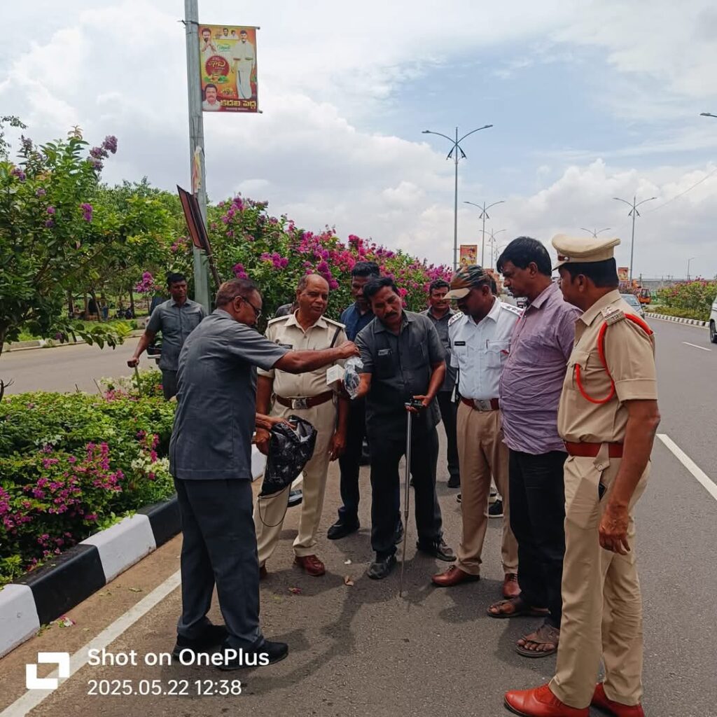 వీవీఐపీలు, వీఐపీలు ప్రయాణించే రహదారిలో భద్రతా ప్రమాణాలను మెరుగుపరచడానికి గుంటూరు జిల్లా భద్రతా విభాగం వారిచే ప్రత్యేక మాక్ డ్రిల్ నిర్వహణ