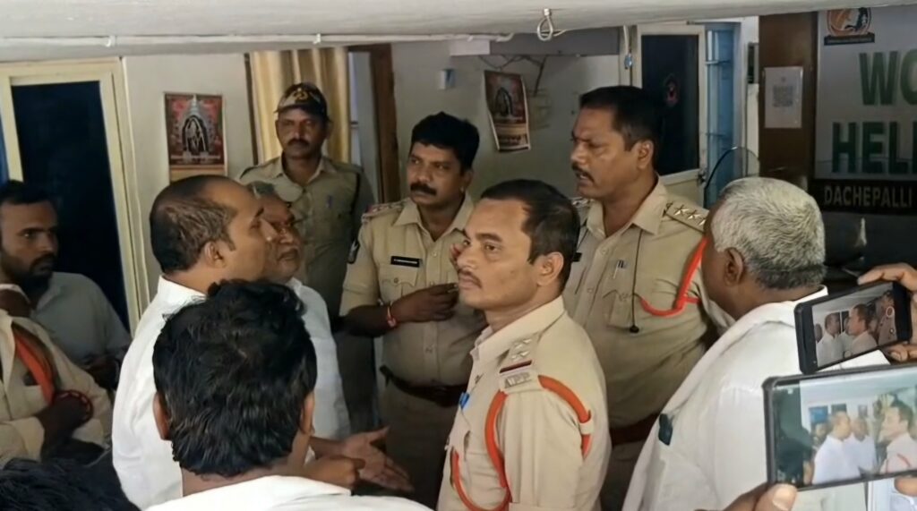 వైఎస్సార్ సీపీ నాయకుల అక్రమ అరెస్టులు తగదు