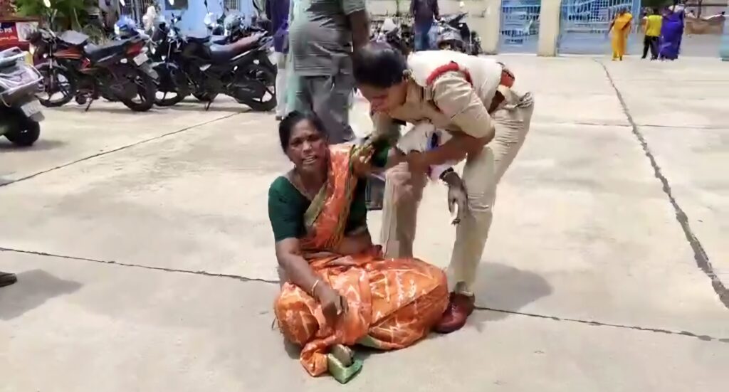 గుంటూరు కలెక్టరేట్‌ ప్రాంగణంలో మహిళ ఆత్మహత్యాయత్నం