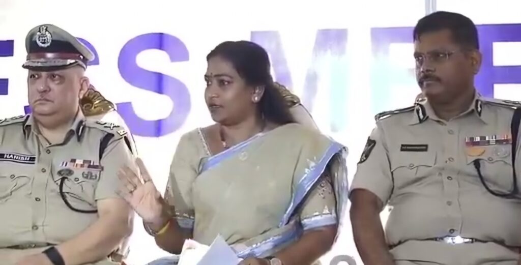 పోలీసులు రౌడీషీటర్లను, గంజాయి బ్యాచ్‌ని కొట్టారు: హోంమంత్రి