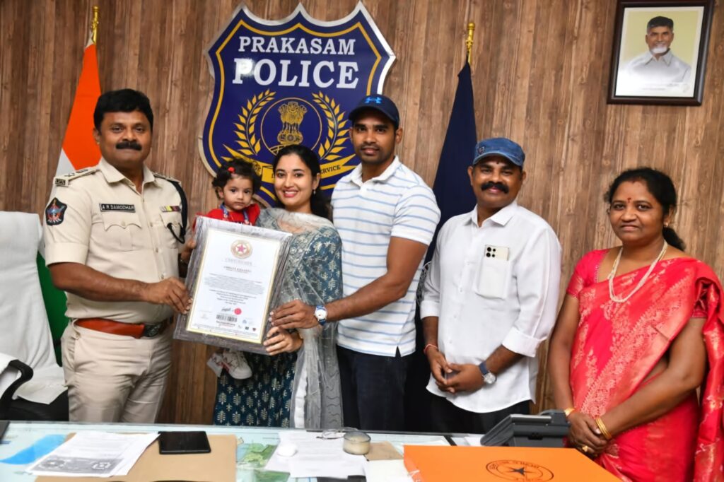 ప్రపంచ రికార్డు సాధించిన అంబటి ఖశ్వి అభినందించిన ప్రకాశం జిల్లా ఎస్పీ శ్రీ A.R. దామోదర్, ఐ.పి.యస్.,గారు