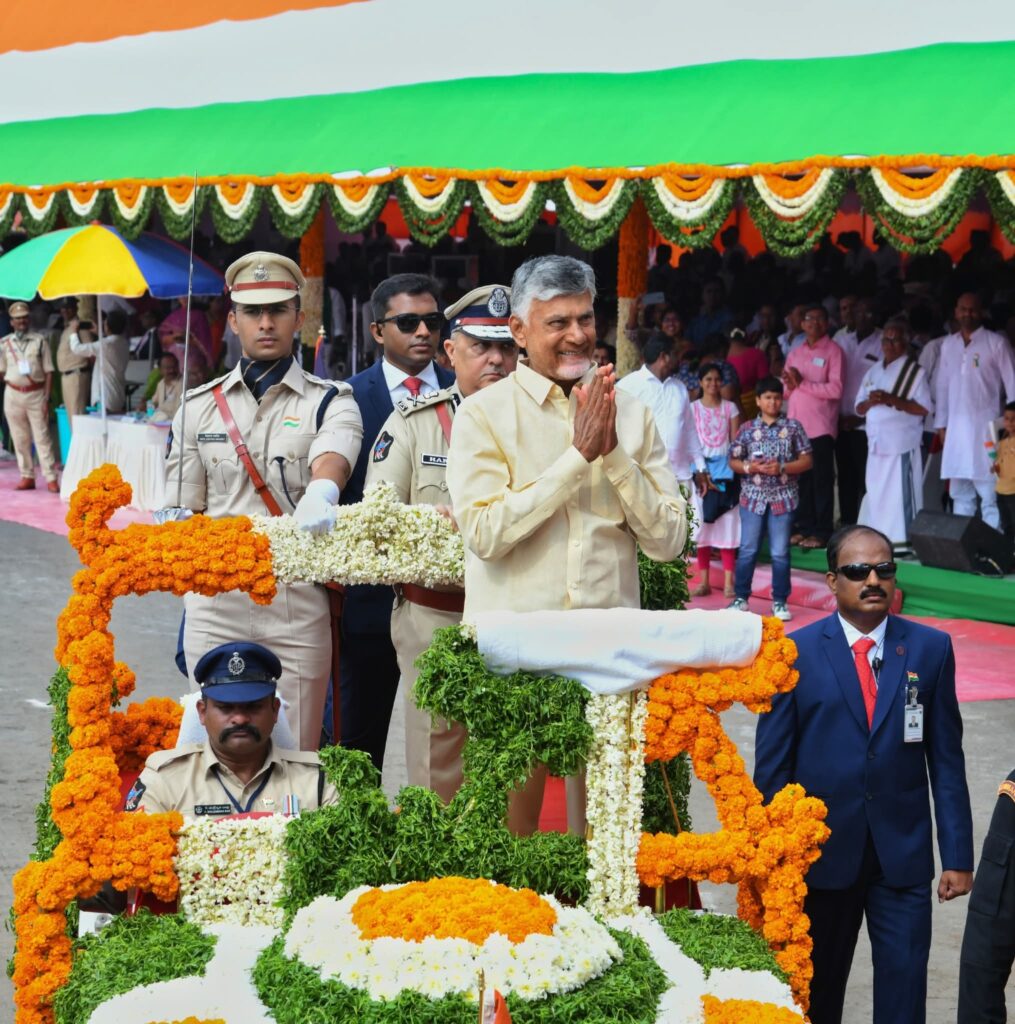 పేదల సంక్షేమం వివరిస్తూ సాగిన పంద్రాగస్టు సీఎం ప్రసంగం