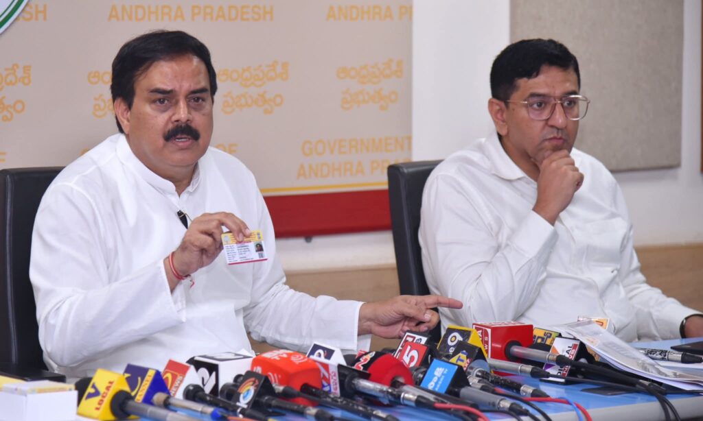 ఆగస్టు 25 నుంచి ఇంటింటికీ ఉచితంగా స్మార్ట్ రేషన్ కార్డుల పంపిణీ