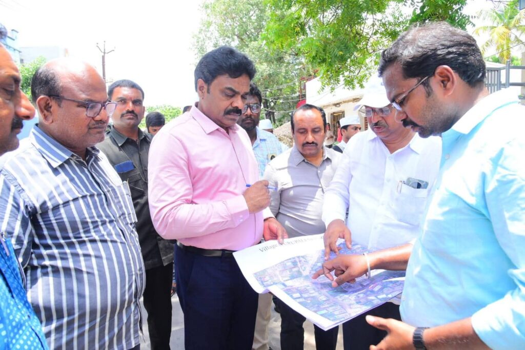 ఈపూరుపాలెంలో స్వామిత్వ సర్వేను నేరుగా సమీక్షించిన జిల్లా కలెక్టర్ జె. వెంకట మురళి