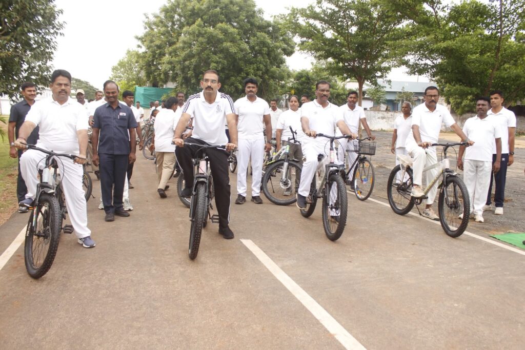 ఫిట్ ఇండియా కార్యక్రమంలో భాగంగా సండే ఆన్ సైకిల్ ర్యాలీని ఘనంగా ప్రారంభించిన జిల్లా ఎస్పీ తుషార్ డూడి