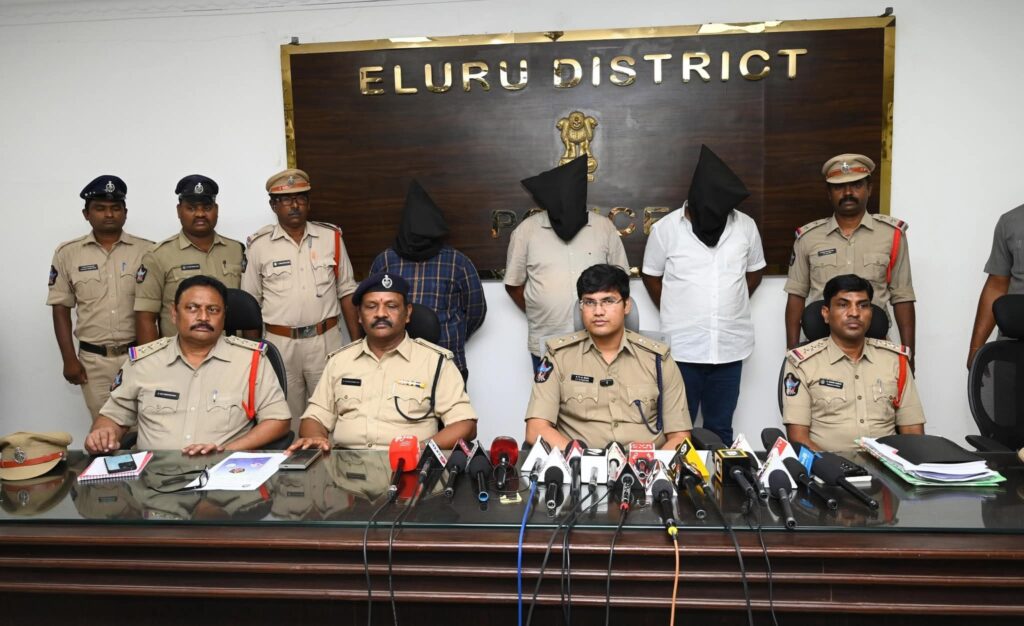 లోన్స్ పేరుతో 2.50 కోట్ల రూపాయల మోసం చేసిన నిందితులు అరెస్ట్