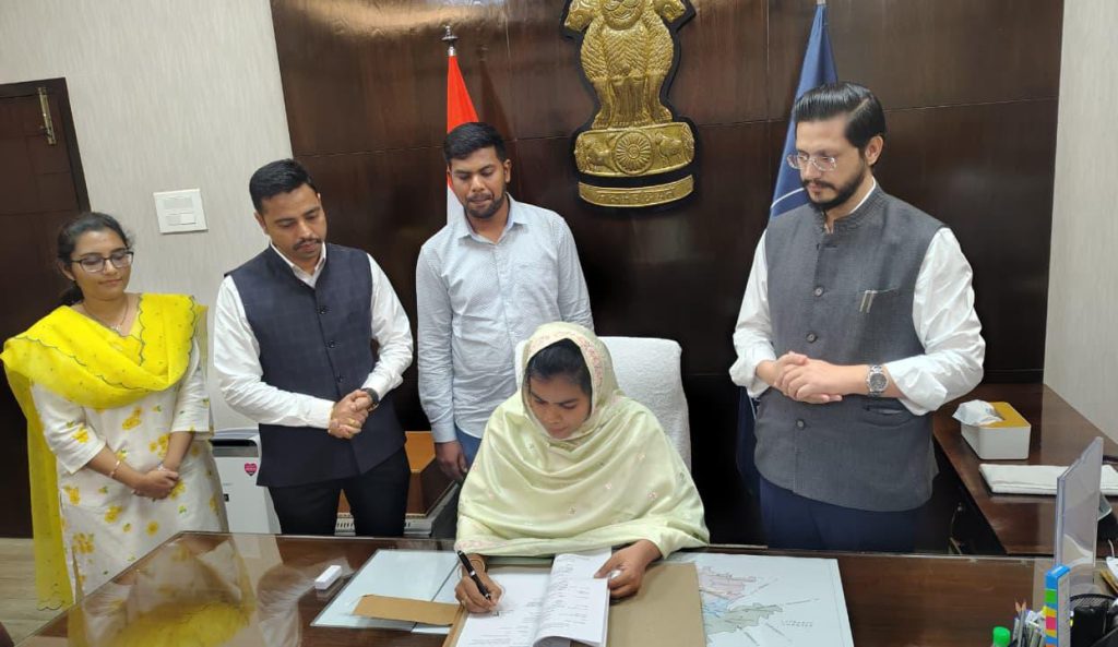గుంటూరు జిల్లా కలెక్టర్ గా బాధ్యతలు స్వీకరించిన తమీమ్‌ అన్సారియా