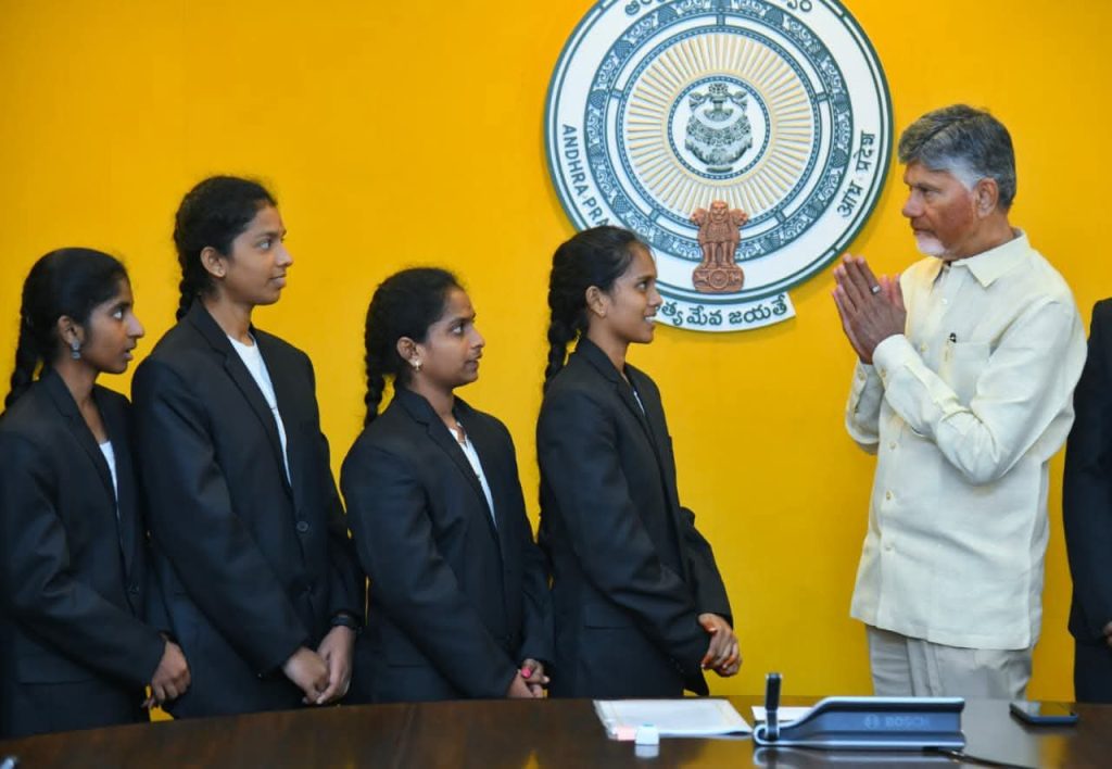 విద్యార్ధుల కలలకు రెక్కలు తొడుగుదాం