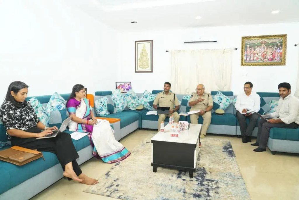 విజయవాడలో రోడ్ సేఫ్టీపై హోం మంత్రి అనిత సమీక్ష