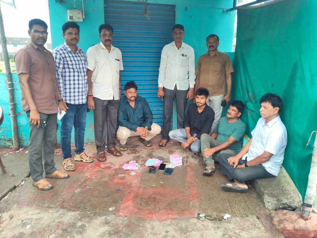 అనధికార లాటరీ నిర్వాహకులపై టాస్క్ ఫోర్స్ బృందం దాడులు