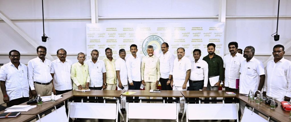 ఉద్యోగులకు దీపావళి సందర్భంగా తీపి కబురు అందించిన సీఎం చంద్రబాబు