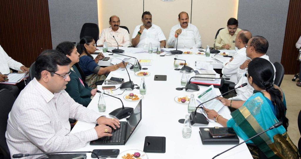 సర్వీసు ఇనాం భూములపై 45 రోజుల్లో నివేదిక