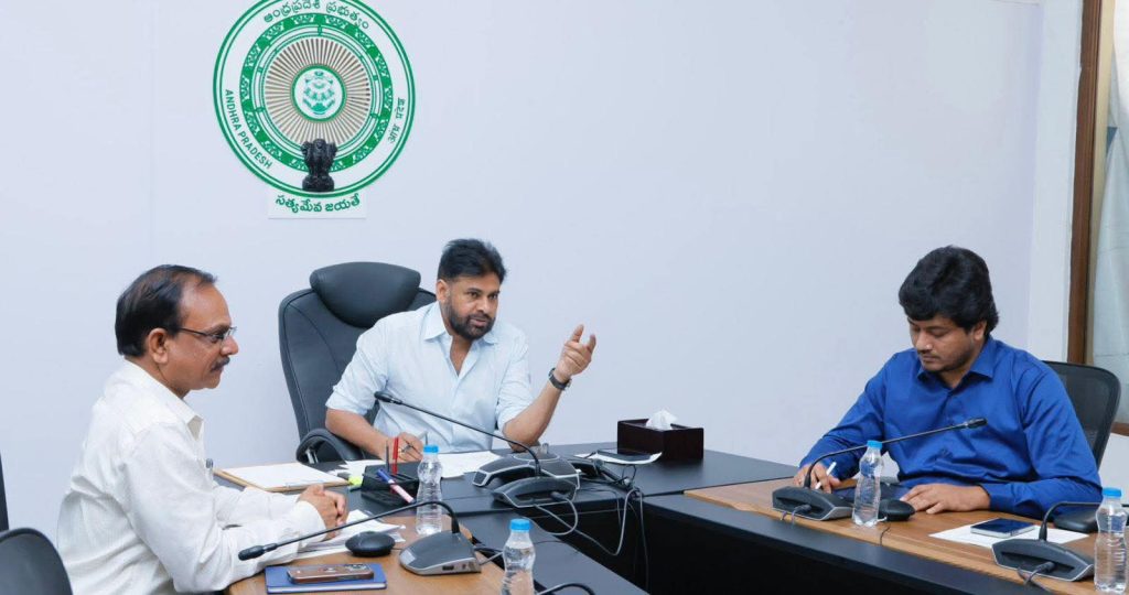 మొంథా తుపానుతో నష్టపోయిన ప్రతి ఒక్కరికీ న్యాయం చేయాలి