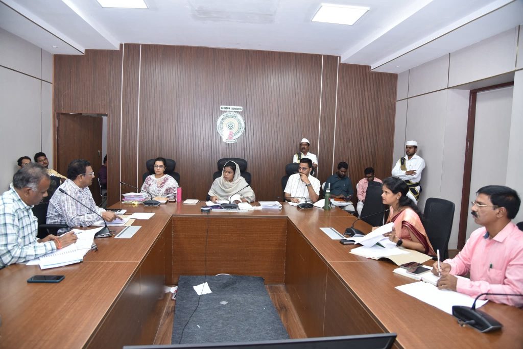 దివ్యాంగుల గృహాల కోసం అర్హుల జాబితా సిద్ధం చేయండి: జిల్లా కలెక్టర్
