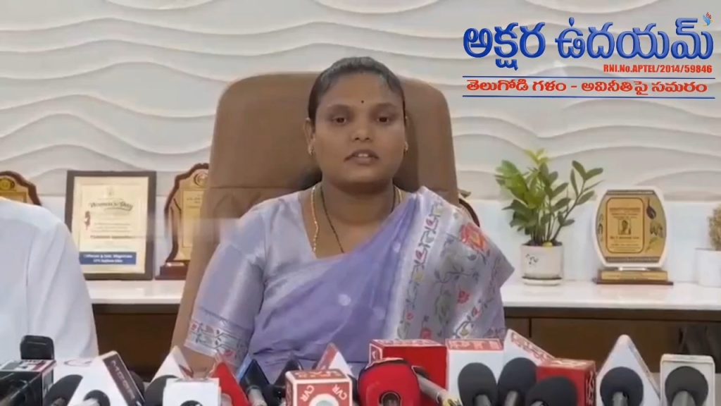 మేయర్ పదవికి రాజీనామా చేస్తున్నట్లు ప్రకటించిన పొట్లూరి స్రవంతి
