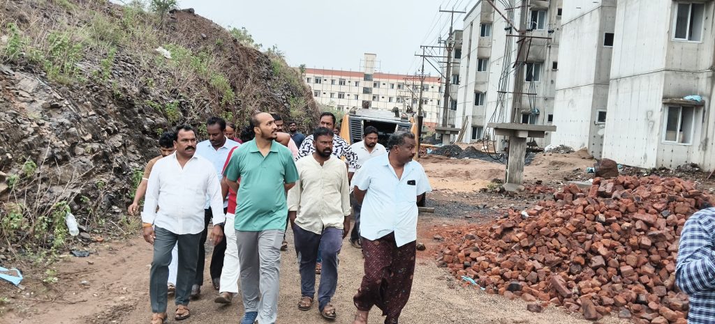 టిడ్కో ఇళ్లను క్షేత్రస్థాయిలో పరిశీలించిన అద్దంకి నియోజక వర్గ వైఎస్సార్సీపీ సమన్వయకర్త డాక్టర్ “చింతలపూడి”